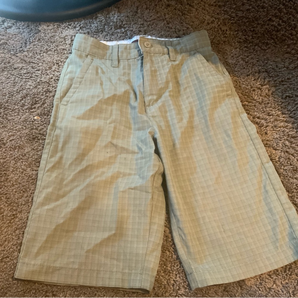 Igari light green shorts
